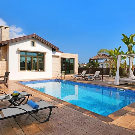 Lara - 3bed Bangalow With Large Pool Villa