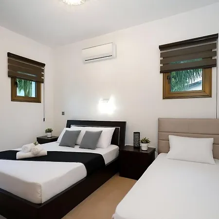 Villa Lara - 3bed Bangalow With Large Pool