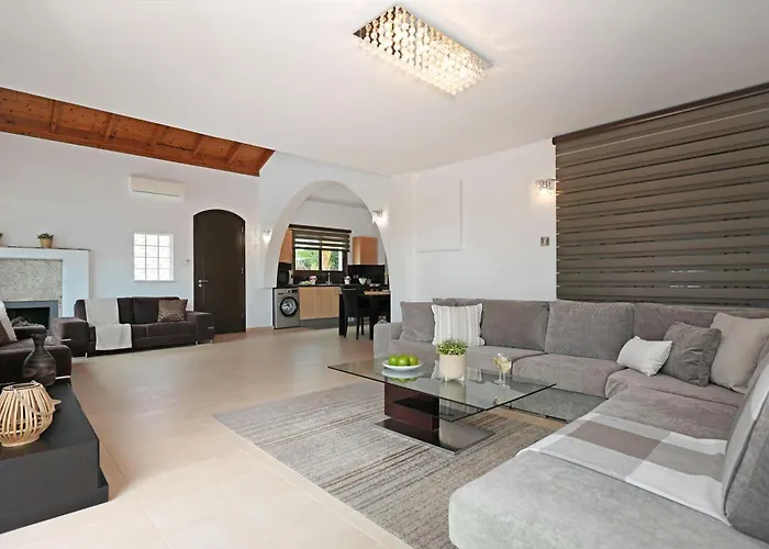 Lara - 3bed Bangalow With Large Pool *