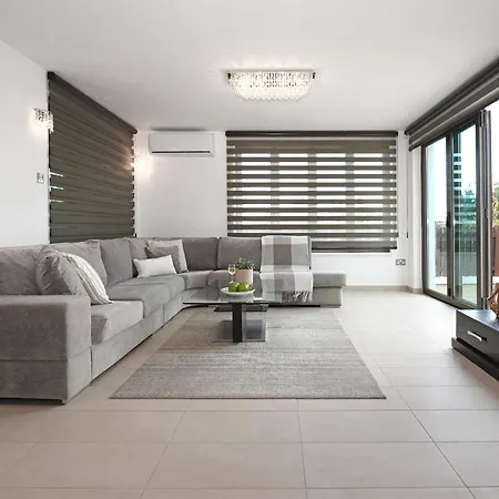 Lara - 3bed Bangalow With Large Pool Villa *