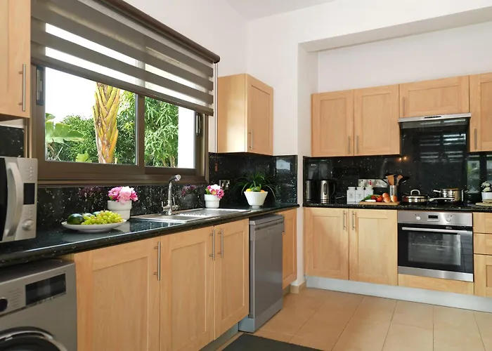 Villa Lara - 3bed Bangalow With Large Pool Aya Napa
