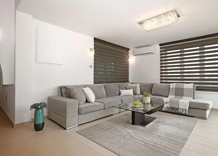 别墅 Lara - 3bed Bangalow With Large Pool 圣纳帕