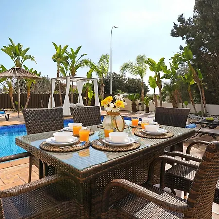 Lara - 3bed Bangalow With Large Pool Вилла Айя-Напа