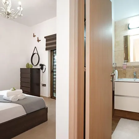 Lara - 3bed Bangalow With Large Pool * Айя-Напа