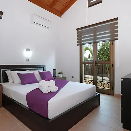 Lara - 3bed Bangalow With Large Pool Айя-Напа