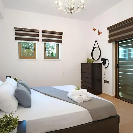 Lara - 3bed Bangalow With Large Pool Вилла Айя-Напа