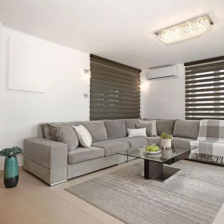 Вилла Lara - 3bed Bangalow With Large Pool Айя-Напа
