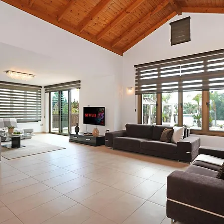 Lara - 3bed Bangalow With Large Pool Айя-Напа