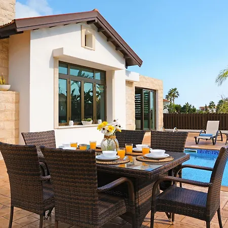 Вилла Lara - 3bed Bangalow With Large Pool *